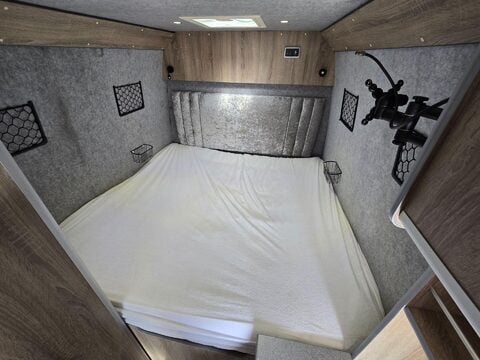 Mercedes-Benz Sprinter Motor Home 26