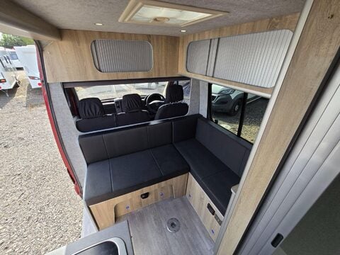 Mercedes-Benz Sprinter Motor Home 28