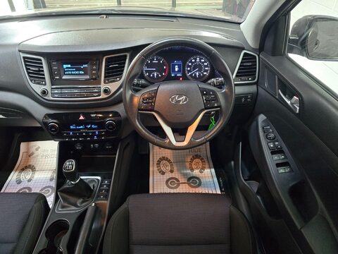 Hyundai TUCSON CRDI SE BLUE DRIVE 28