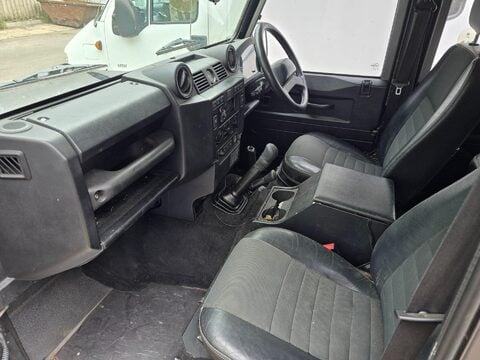 Land Rover Defender 110 TD XS STATION WAGON 11