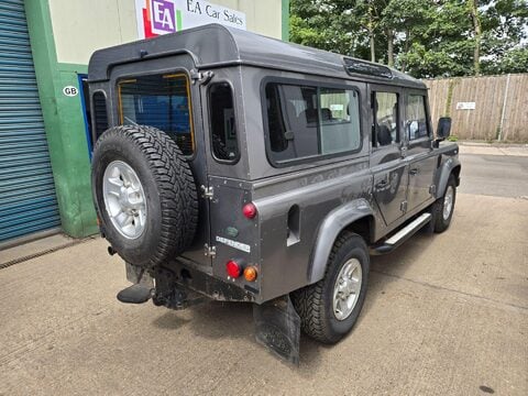 Land Rover Defender 110 TD XS STATION WAGON 2