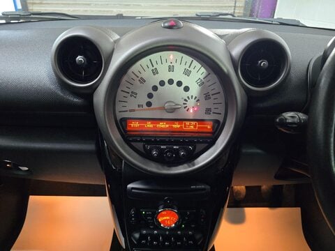 Mini Countryman ONE D 22