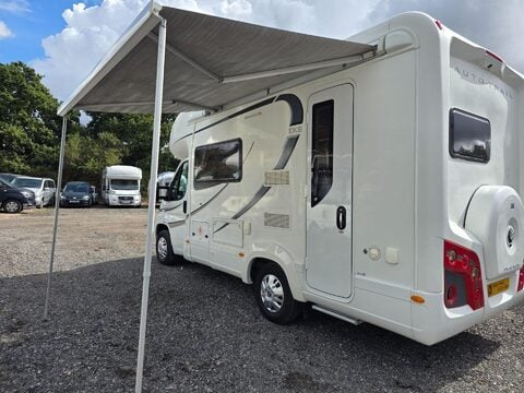 Auto-Trail Tracker EKS Motor Home 13