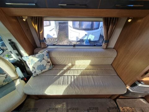 Auto-Trail Tracker EKS Motor Home 33
