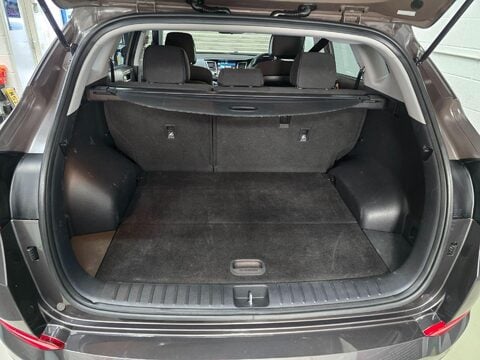 Hyundai TUCSON CRDI SE NAV BLUE DRIVE 10