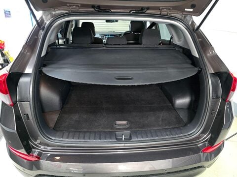 Hyundai TUCSON CRDI SE NAV BLUE DRIVE 9