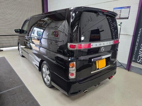 Nissan Elgrand Highway Star 7