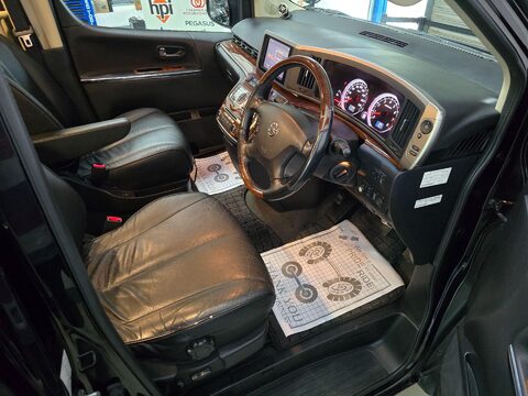 Nissan Elgrand Highway Star 33