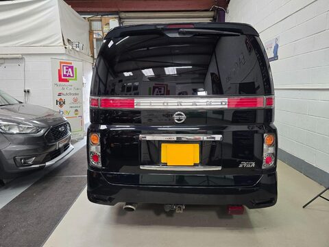 Nissan Elgrand Highway Star 8