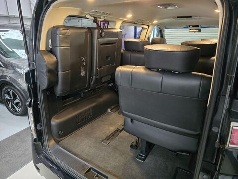 Nissan Elgrand Highway Star 10