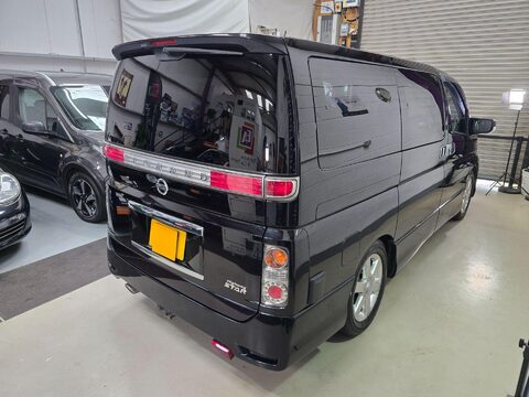 Nissan Elgrand Highway Star 2