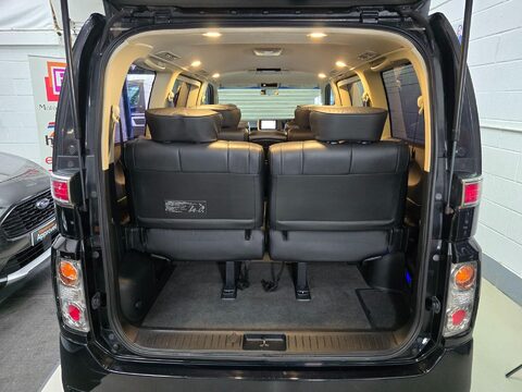 Nissan Elgrand Highway Star 9