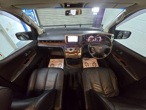 Nissan Elgrand Highway Star 18