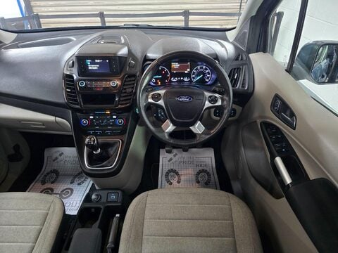 Ford Grand Tourneo Connect TITANIUM TDCI 26