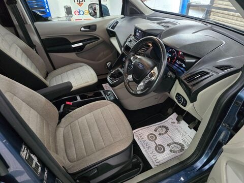 Ford Grand Tourneo Connect TITANIUM TDCI 33