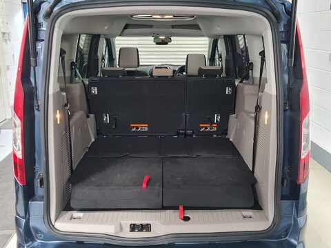 Ford Grand Tourneo Connect TITANIUM TDCI 8