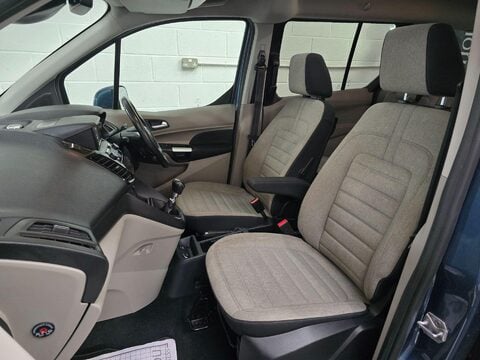 Ford Grand Tourneo Connect TITANIUM TDCI 35