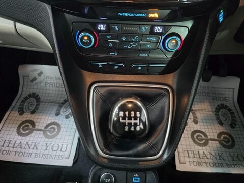 Ford Grand Tourneo Connect TITANIUM TDCI 23