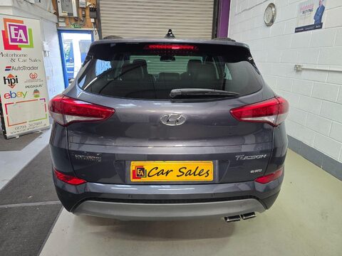 Hyundai TUCSON CRDI PREMIUM SE 8
