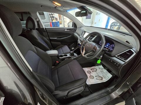 Hyundai TUCSON CRDI SE NAV BLUE DRIVE 29