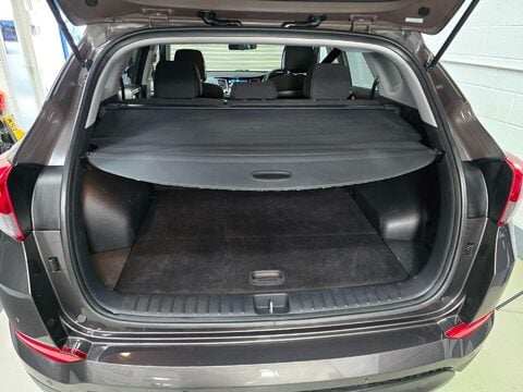 Hyundai TUCSON CRDI SE NAV BLUE DRIVE 9