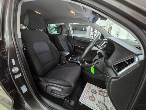 Hyundai TUCSON CRDI SE NAV BLUE DRIVE 28