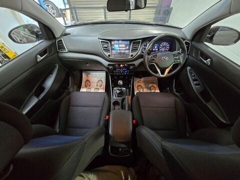 Hyundai TUCSON CRDI SE NAV BLUE DRIVE 3