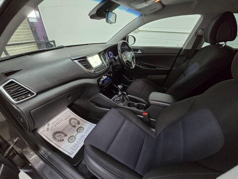 Hyundai TUCSON CRDI SE NAV BLUE DRIVE 30