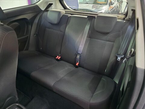 Ford Fiesta ZETEC 37