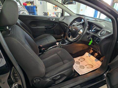 Ford Fiesta ZETEC 34