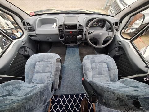 Auto-Sleepers Nuevo Motor Home 6