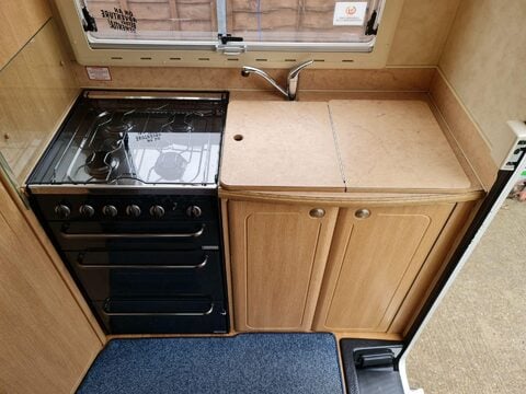 Auto-Sleepers Nuevo Motor Home 8
