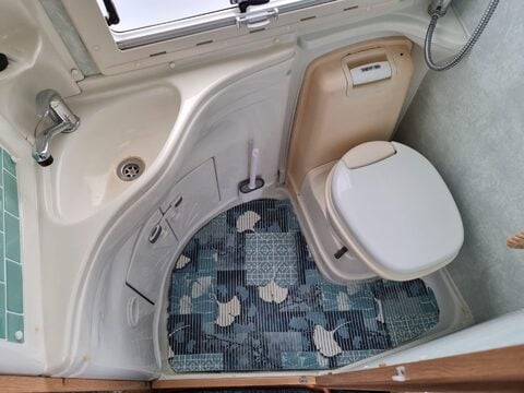 Auto-Sleepers Nuevo Motor Home 9