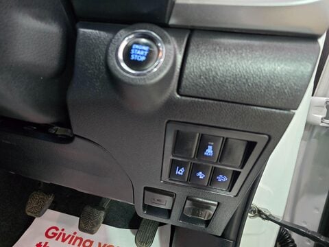 Toyota Hilux INVINCIBLE 4WD D-4D DCB 37