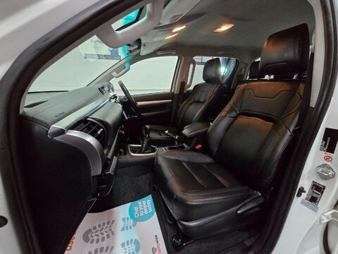 Toyota Hilux INVINCIBLE 4WD D-4D DCB 41