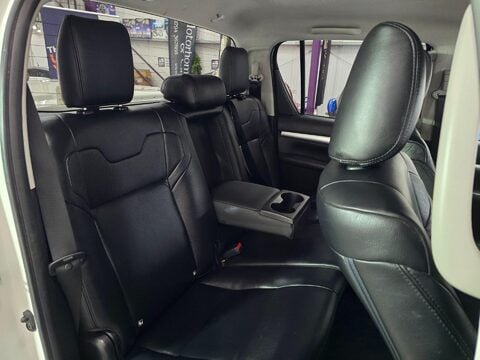 Toyota Hilux INVINCIBLE 4WD D-4D DCB 16