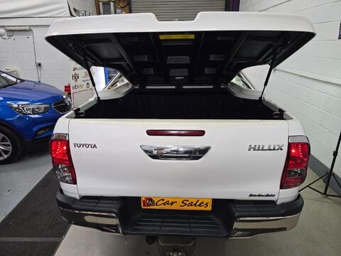 Toyota Hilux INVINCIBLE 4WD D-4D DCB 10