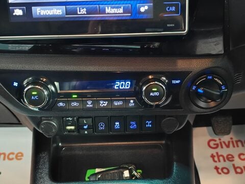 Toyota Hilux INVINCIBLE 4WD D-4D DCB 24