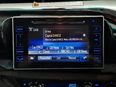 Toyota Hilux INVINCIBLE 4WD D-4D DCB 25