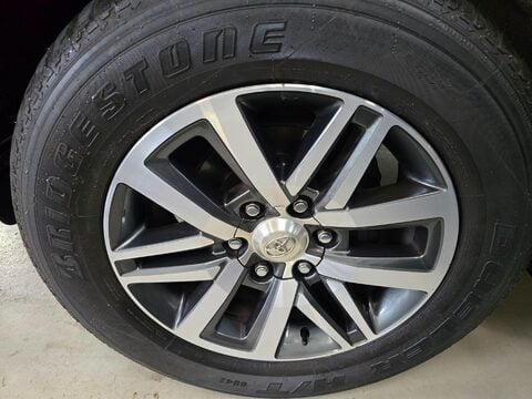 Toyota Hilux INVINCIBLE 4WD D-4D DCB 46