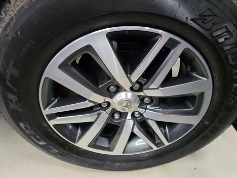 Toyota Hilux INVINCIBLE 4WD D-4D DCB 47