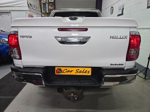 Toyota Hilux INVINCIBLE 4WD D-4D DCB 8