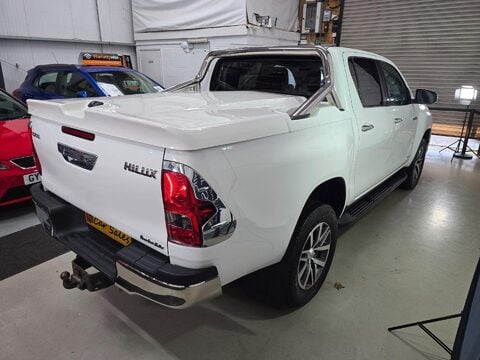 Toyota Hilux INVINCIBLE 4WD D-4D DCB 12