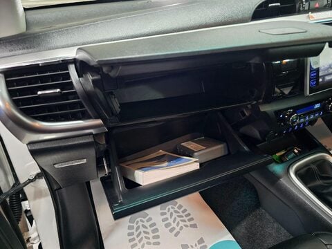 Toyota Hilux INVINCIBLE 4WD D-4D DCB 44