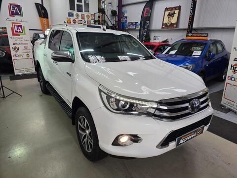 Toyota Hilux INVINCIBLE 4WD D-4D DCB 13