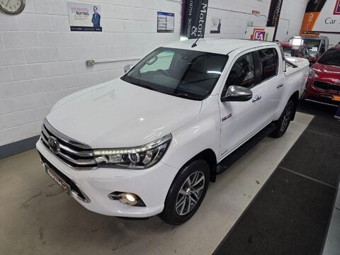 Toyota Hilux INVINCIBLE 4WD D-4D DCB 5