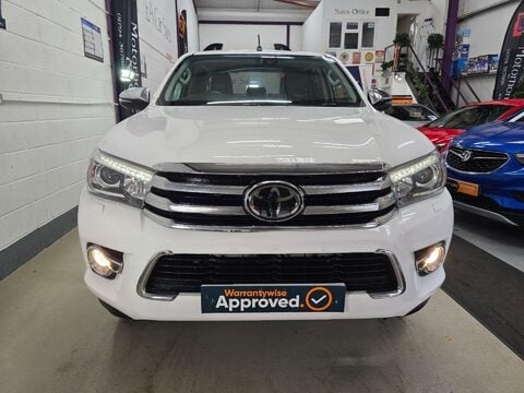 Toyota Hilux INVINCIBLE 4WD D-4D DCB 14