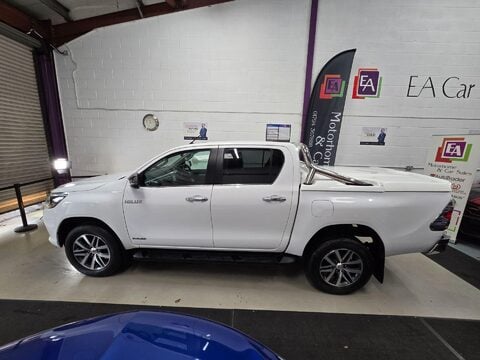 Toyota Hilux INVINCIBLE 4WD D-4D DCB 6