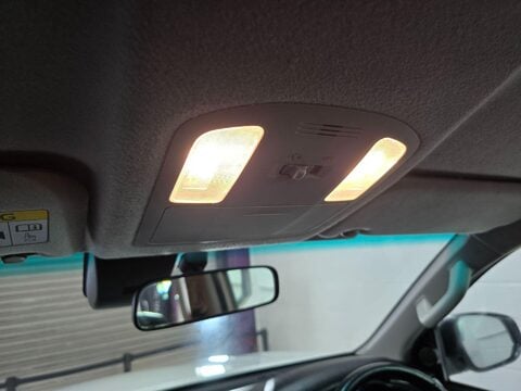 Toyota Hilux INVINCIBLE 4WD D-4D DCB 30