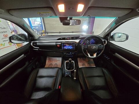 Toyota Hilux INVINCIBLE 4WD D-4D DCB 3